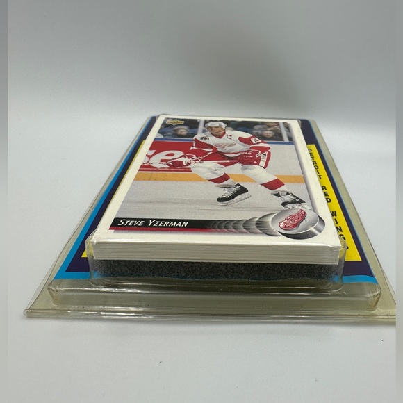 1992-93 UPPER DECK DETROIT RED WINGS TEAM SET, - NHL Hockey Cards NIP - Picture 5 of 7